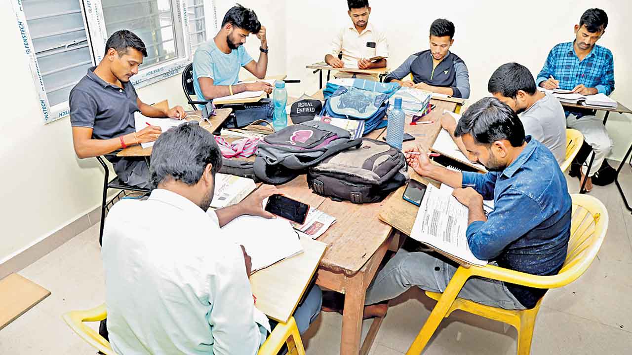 స్వరాష్ట్రంలో కొలువుల జాతర