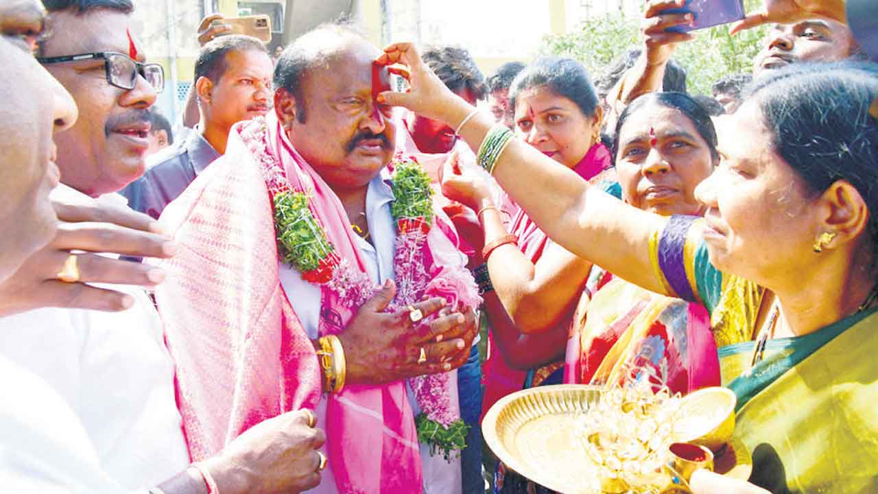 యాభై ఏళ్ల దరిద్రమా..?పదేళ్ల అభివృద్ధా..?