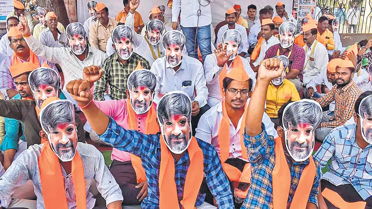 రెండు నెలల్లో తేల్చండిమరాఠా కోటాపై షిండే