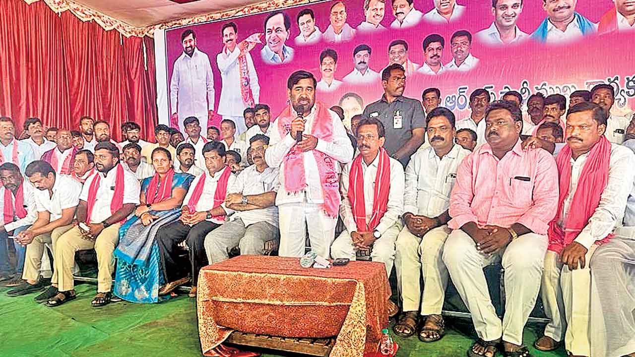 ఓట్ల కోసం వచ్చే కాంగ్రెస్‌ను నిలదీయాలి