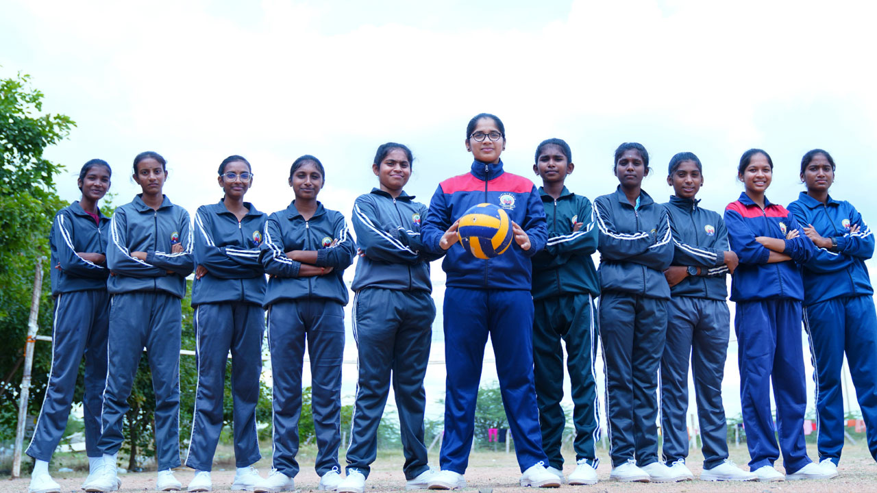 పైసా ఖర్చు లేకుండా కొర్పొరేట్ విద్య..