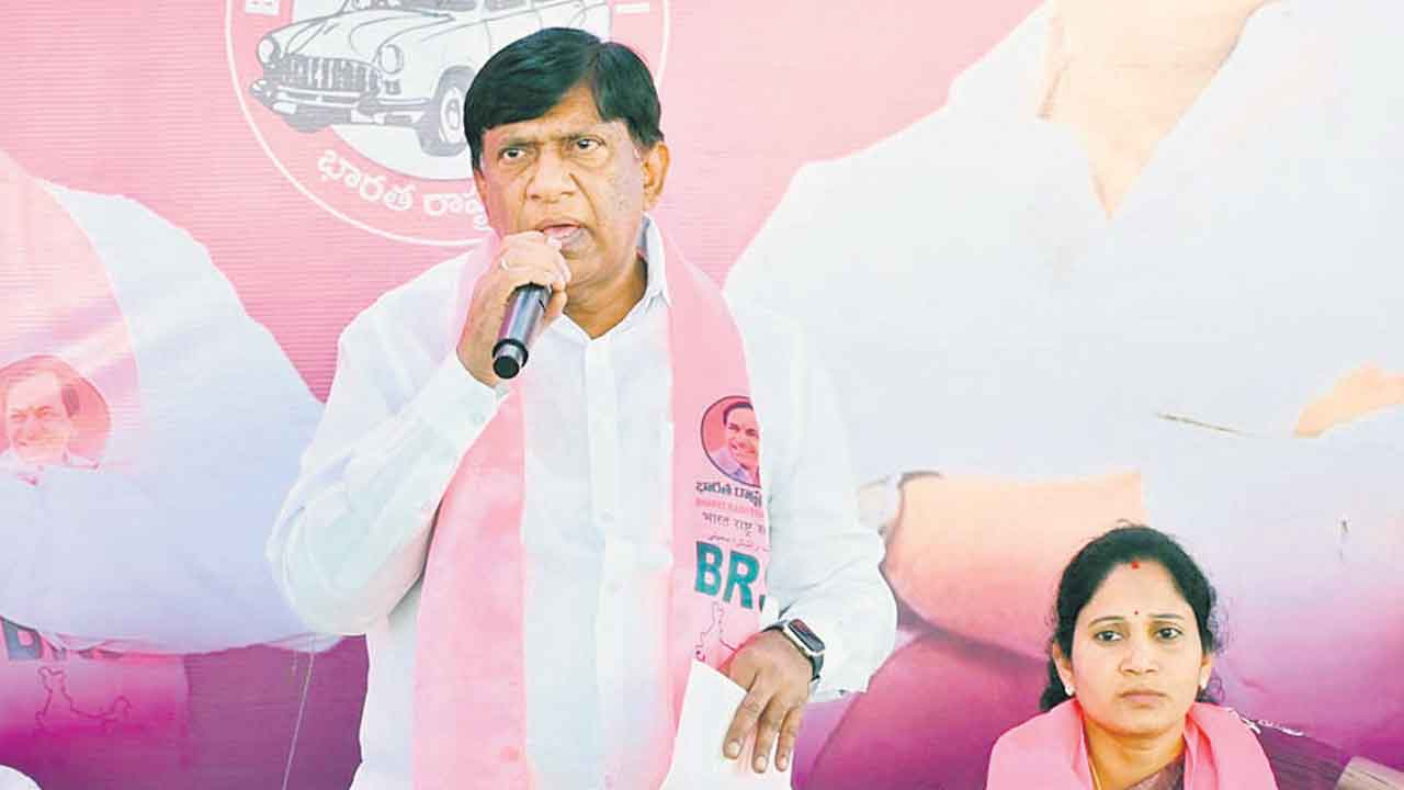 రేవంత్‌ ఓ అజ్ఞాని