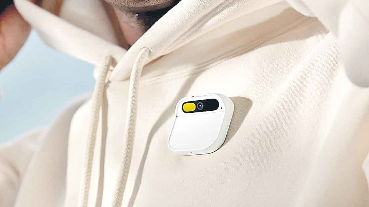 స్మార్ట్‌ ఫోన్‌కు చెక్‌పెట్టే ఏఐ పిన్‌!