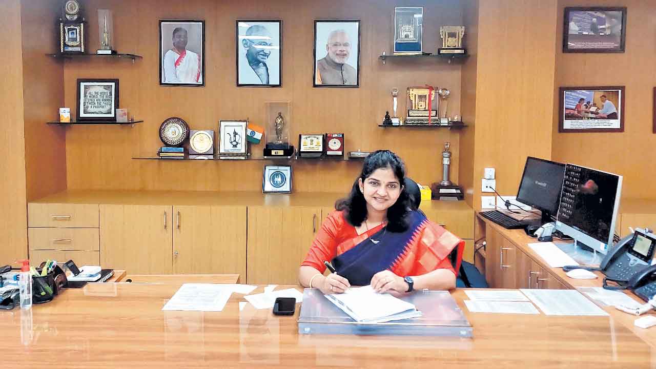 హైదరాబాద్ రీజినల్ పాస్పోర్ట్ అధికారిగా స్నేహజ