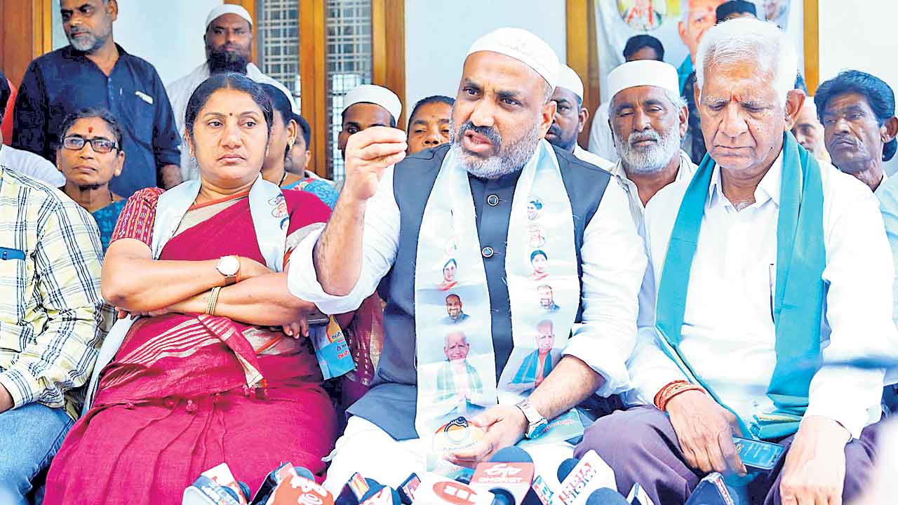 ఆర్‌ఎస్‌ఎస్‌ కార్యకర్తకు రాహుల్‌ ప్రచారమా?