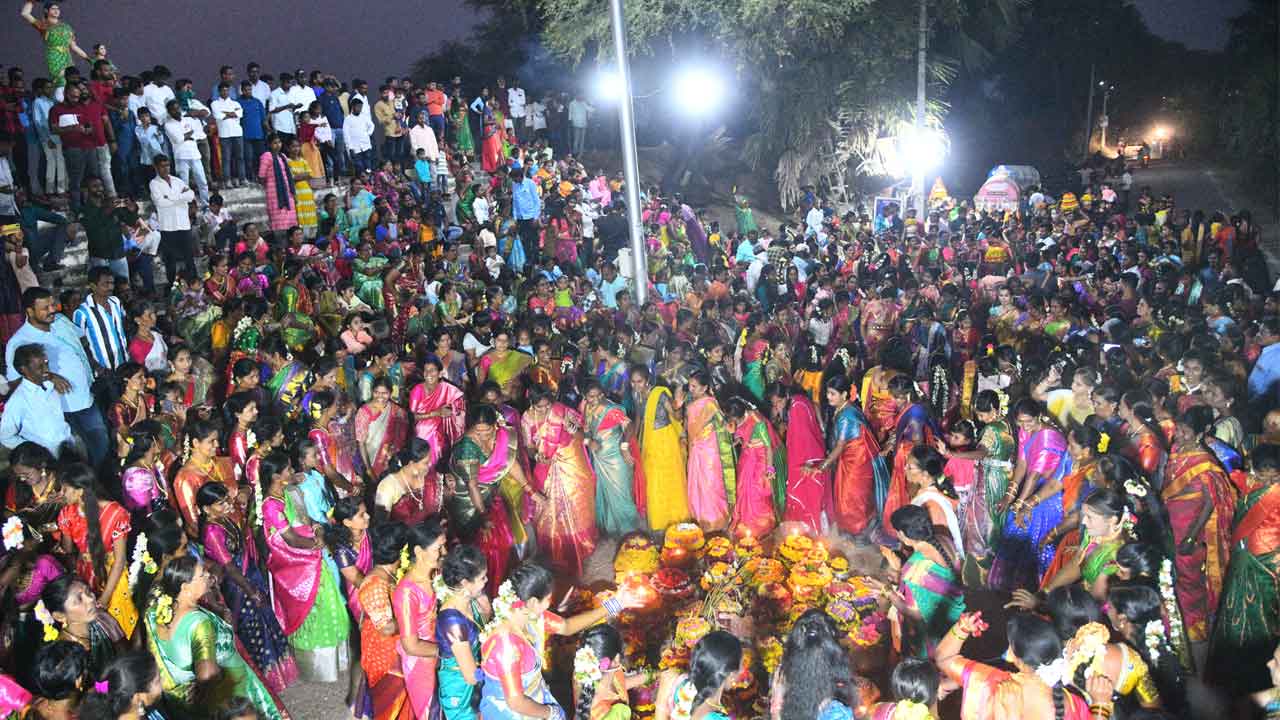 ముగిసిన నేతకాని బతుకమ్మ ఉత్సవాలు