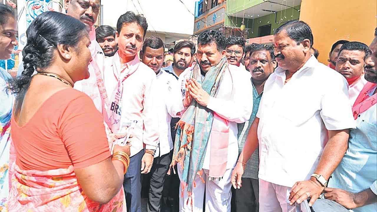 బీఆర్‌ఎస్‌ జోరు ప్రతిపక్షాలు బేజారు