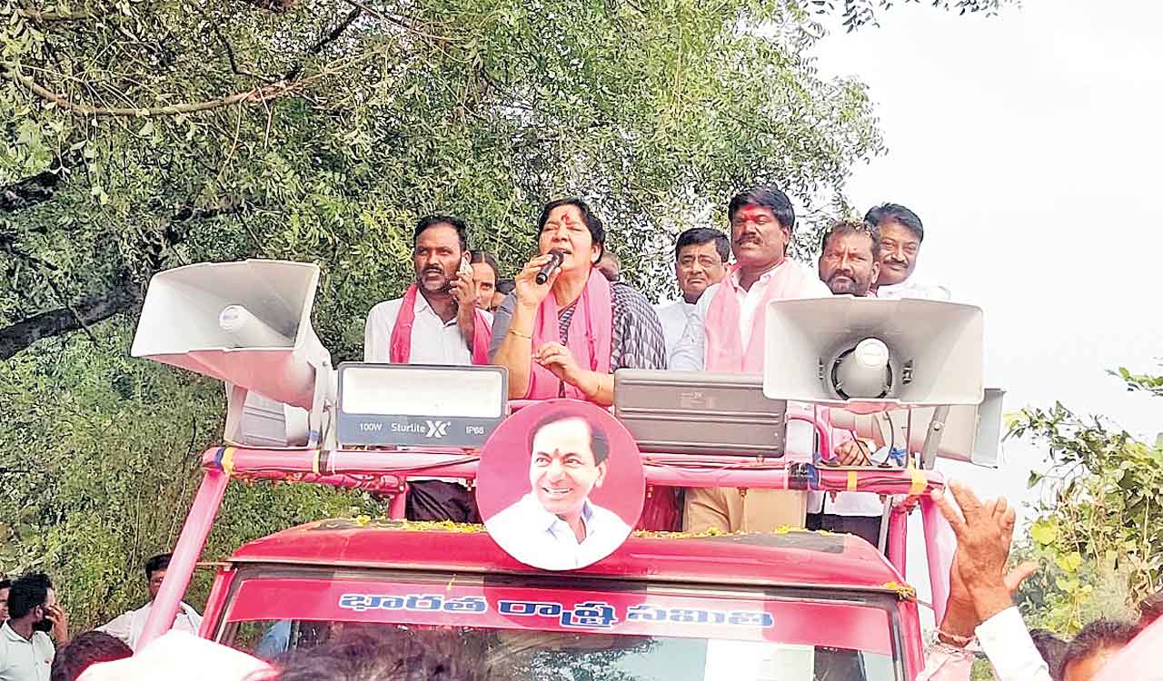 కేసీఆర్‌ వల్లే గిరిజనులకు స్వయంపాలన