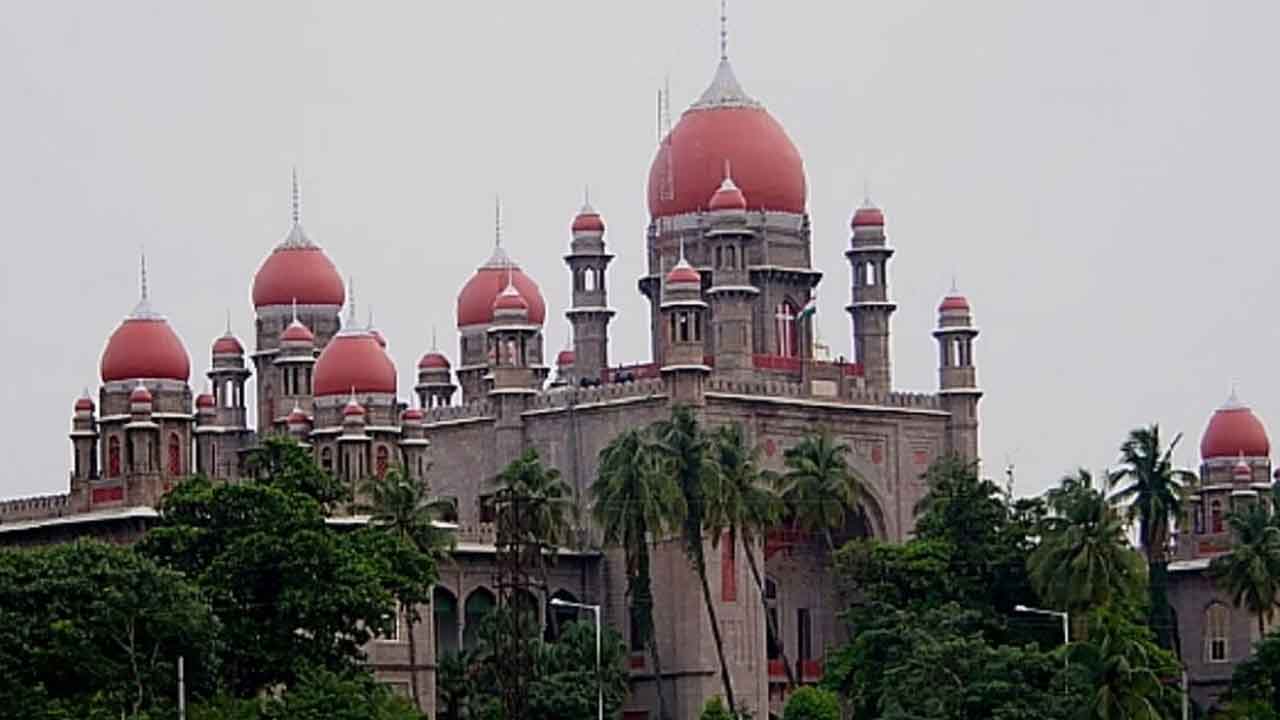 నాయకులపై కేసుల వివరాలివ్వండి: హైకోర్టు