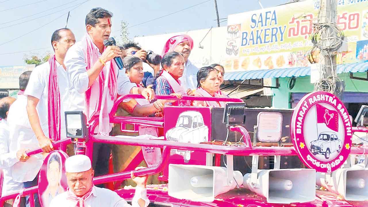 కాంగ్రెస్, బీజేపీ రెండూ రెండే