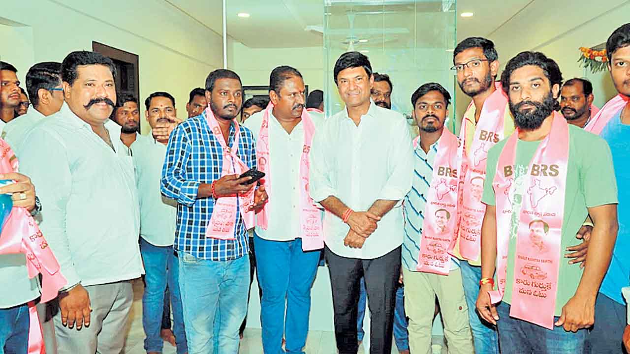 ఆదరించండి.. అభివృద్ధి చేస్తా