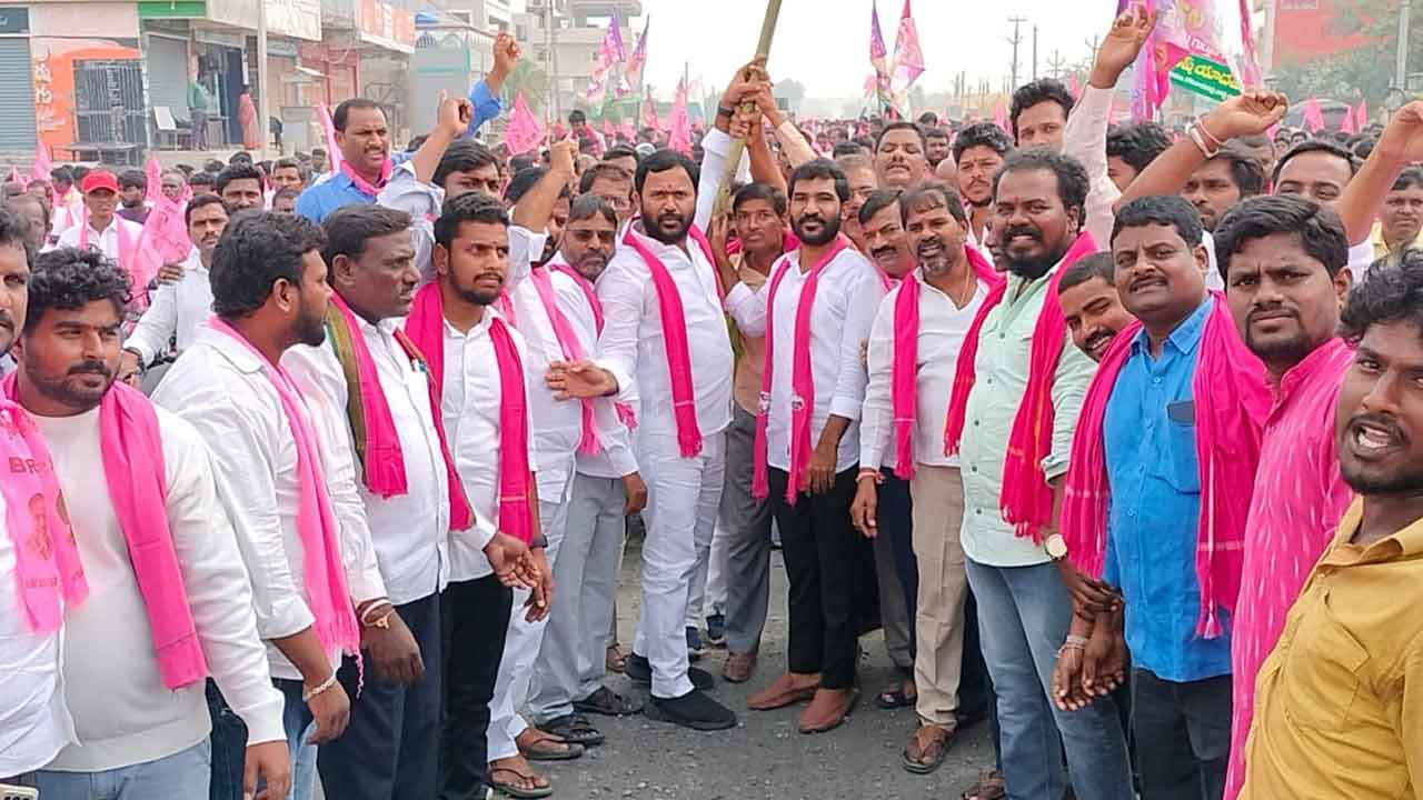 మంత్రి కేటీఆర్‌ రోడ్‌ షోకు తరలిన బీఆర్‌ఎస్‌ శ్రేణులు