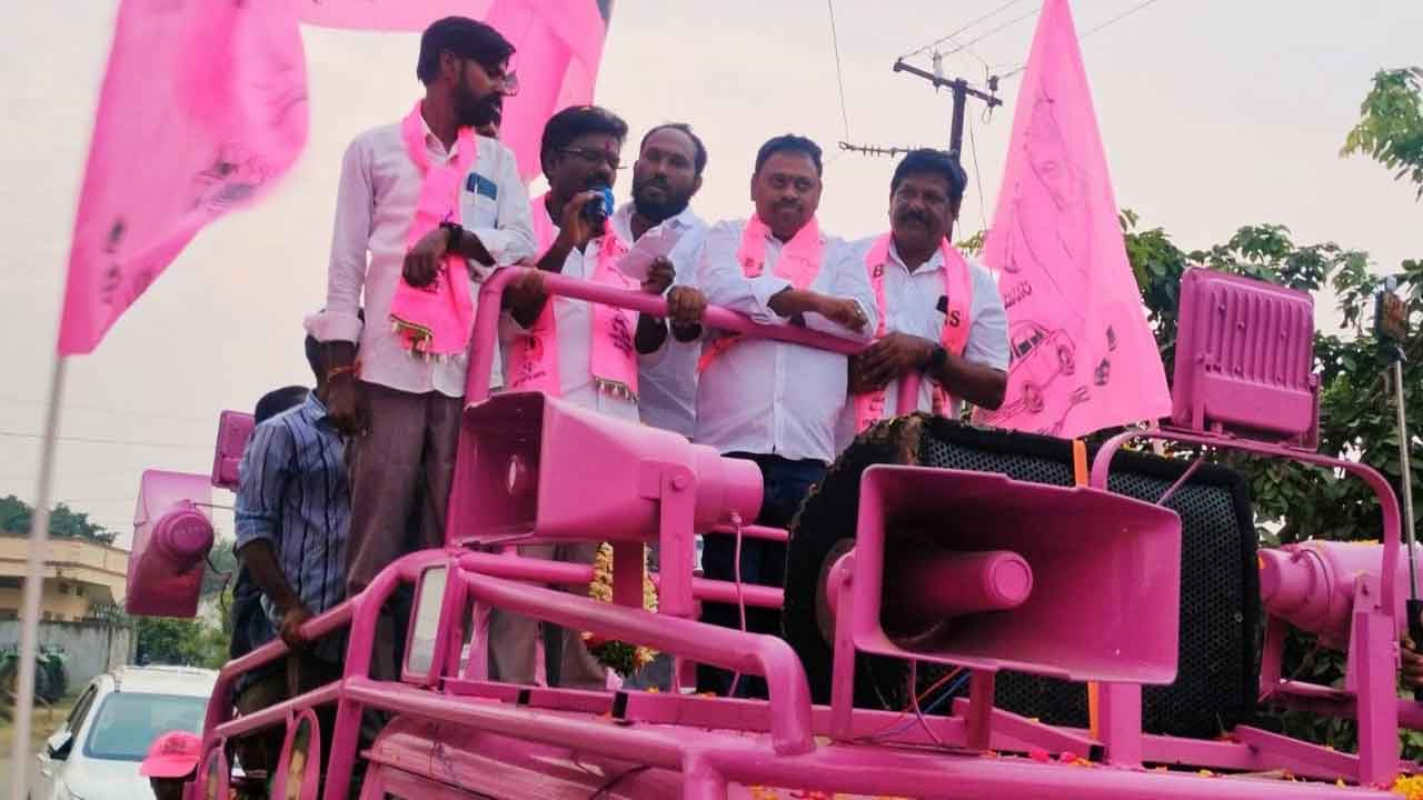 పంట రుణం వద్దన్న కాంగ్రెసోళ్లను రానీయద్దు