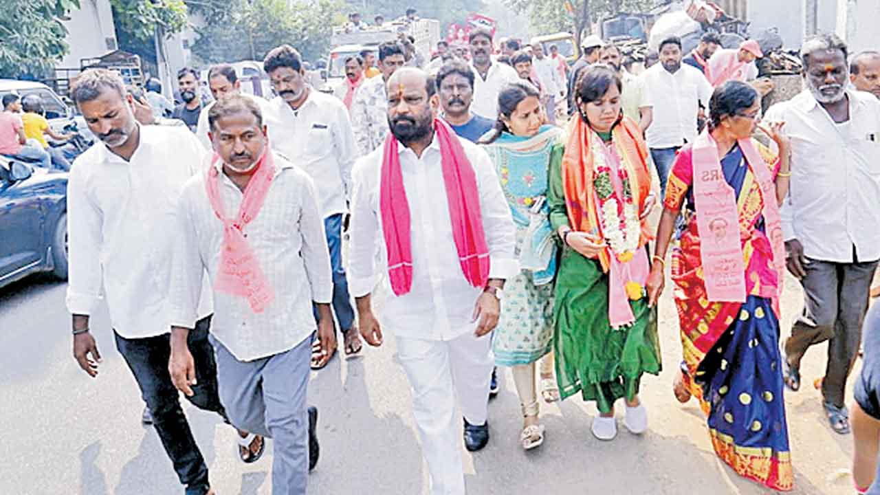 గడప గడపకు బీఆర్‌ఎస్‌ ప్రచారం
