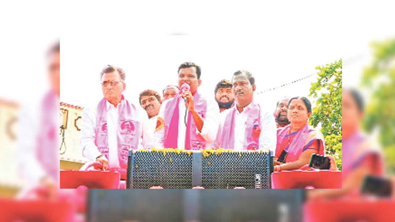 3గంటల కరెంట్‌ ఇచ్చే కాంగ్రెస్‌ కావాలా..24గంటలు ఇచ్చే బీఆర్‌ఎస్‌ కావాలా