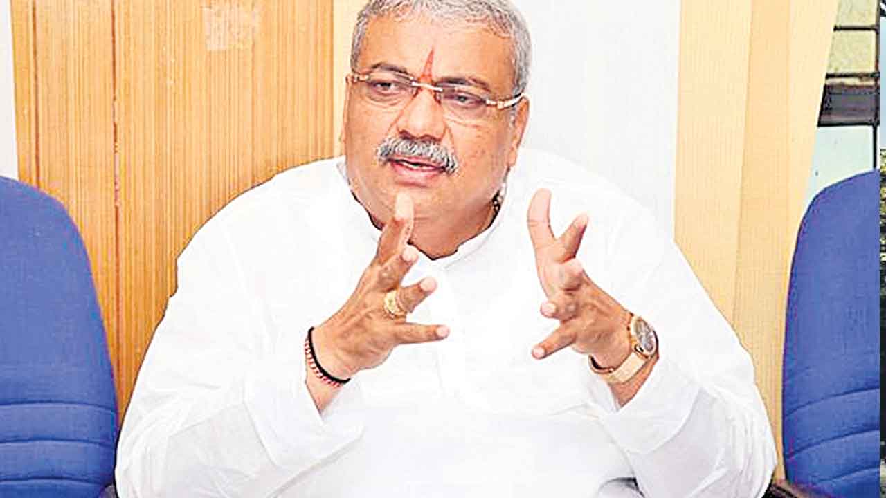 కర్ణాటక రైతులపై నిర్లక్ష్యం..