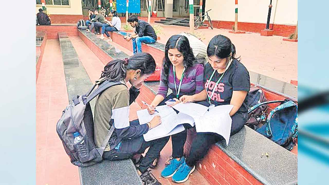 50-70% తగ్గిన క్యాంపస్‌ ప్లేస్‌మెంట్లు