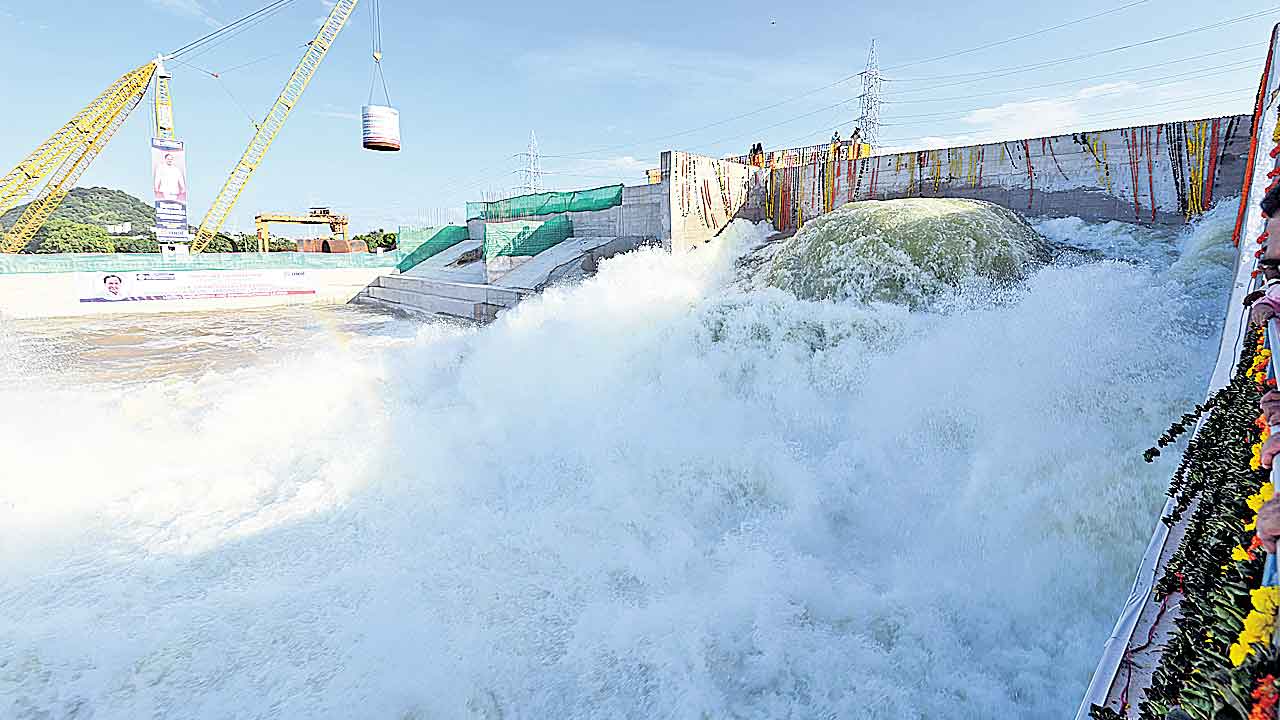 Telangana | ప్రాజెక్టుల నిర్మాణంలో నత్తనడకన కేంద్రం.. జెట్‌ స్పీడ్‌తో దూసుకెళ్తున్న తెలంగాణ