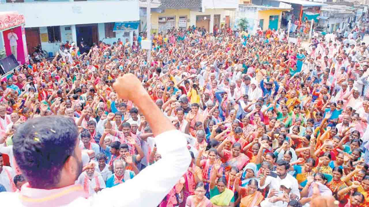 గడపగడపకూ..