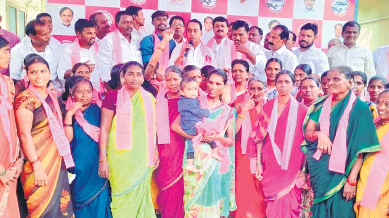 పదేళ్ల అభివృద్ధికి పట్టం కట్టాలి..