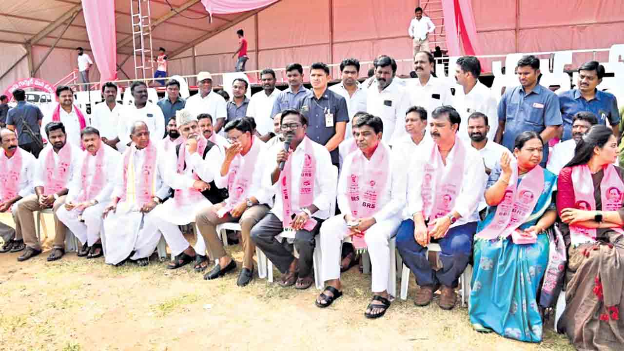 మతి భ్రమించే తుమ్మల వ్యాఖ్యలు