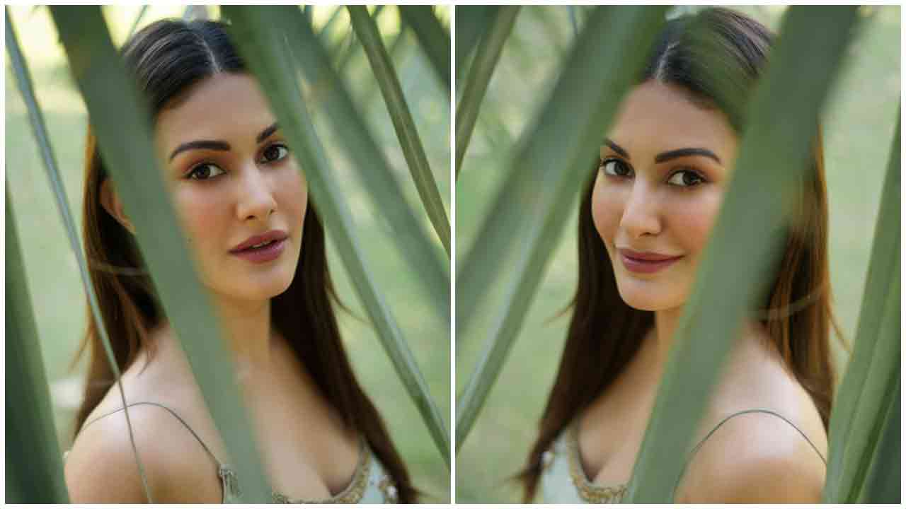 Amyra Dastur | మత్తెక్కించే చూపులతో మతులు పోగొడుతున్న అమైరా ద‌స్తూర్..