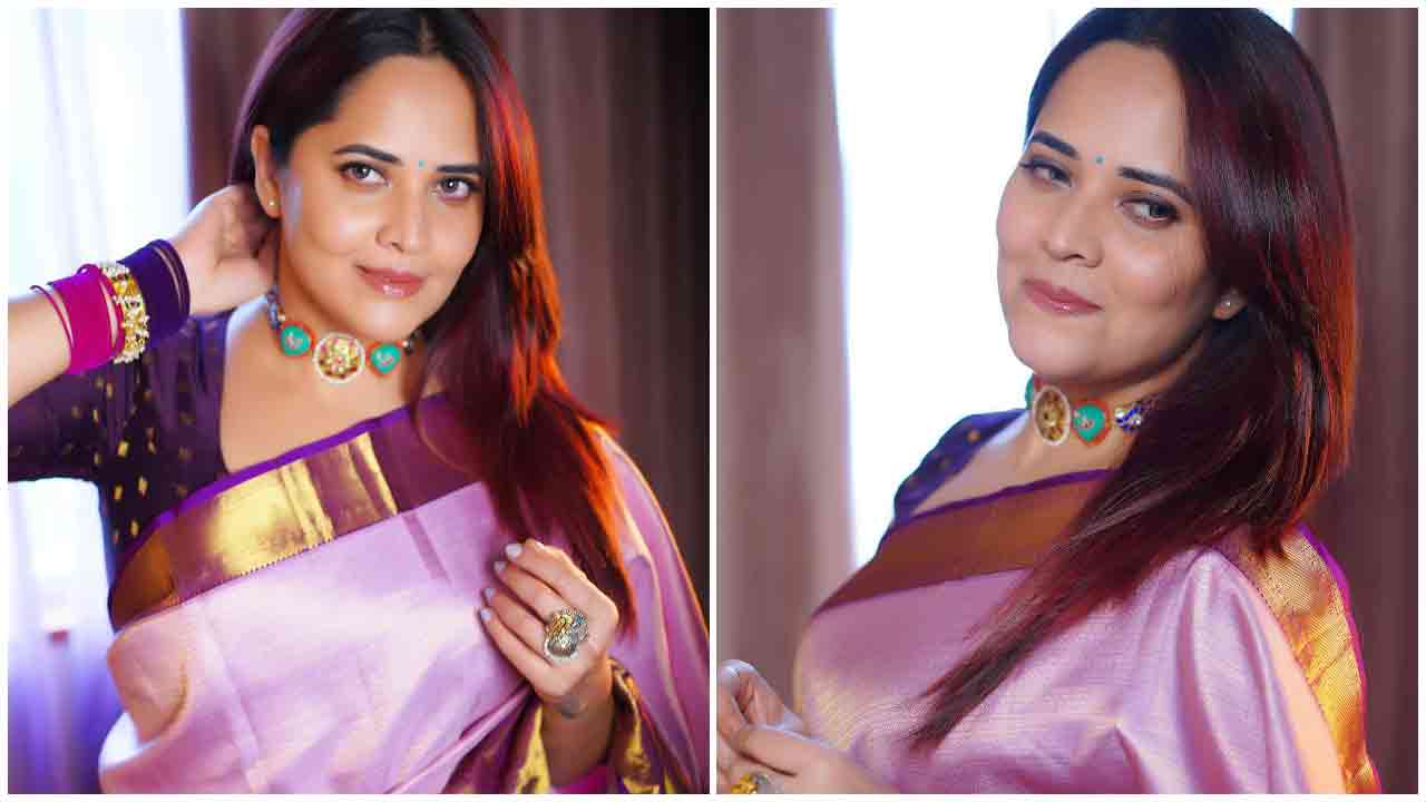 Anasuya Bharadwaj | ముసిముసి నవ్వులతో మురిపిస్తున్న అనసూయ భరద్వాజ్..