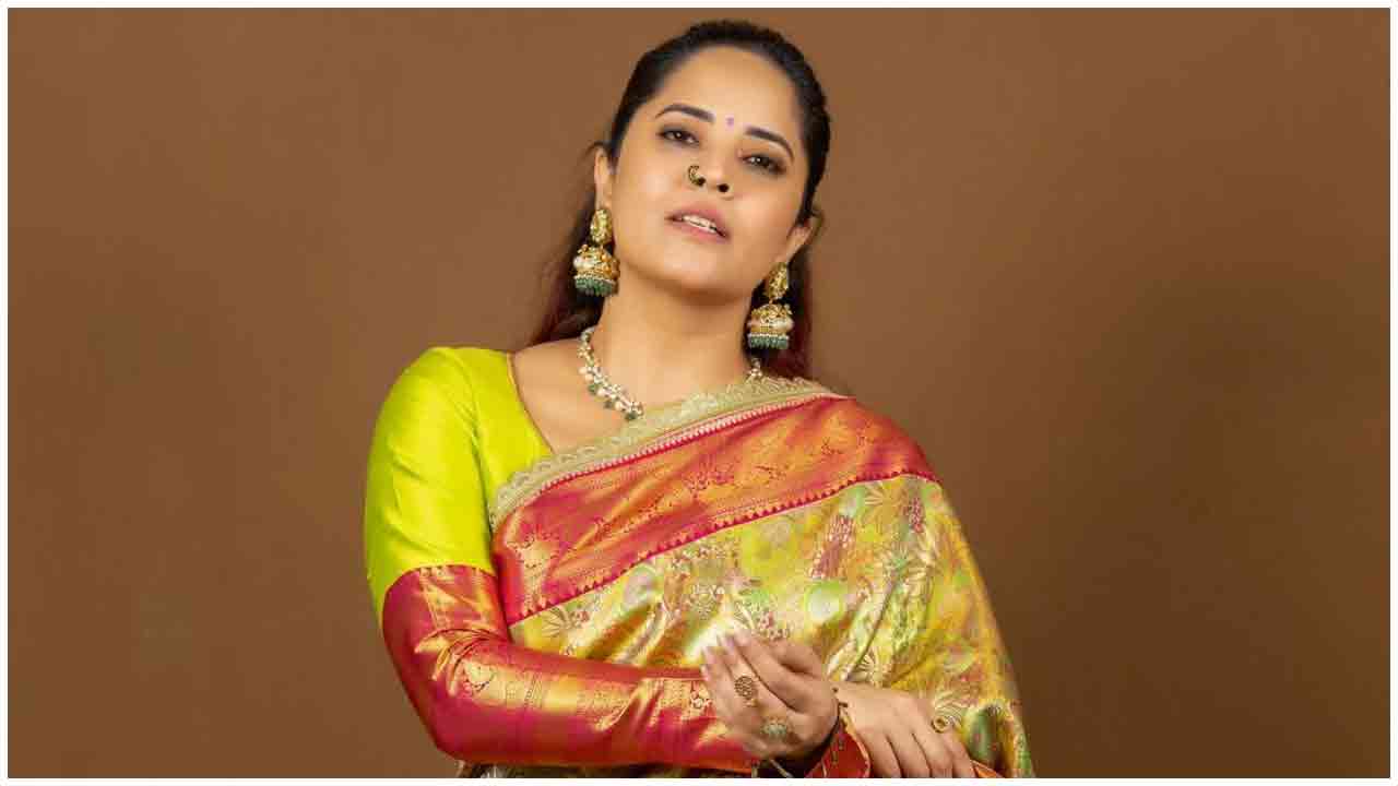 Anasuya Bharadwaj | పట్టుచీరలో అనసూయ అందాలు అదరహో..