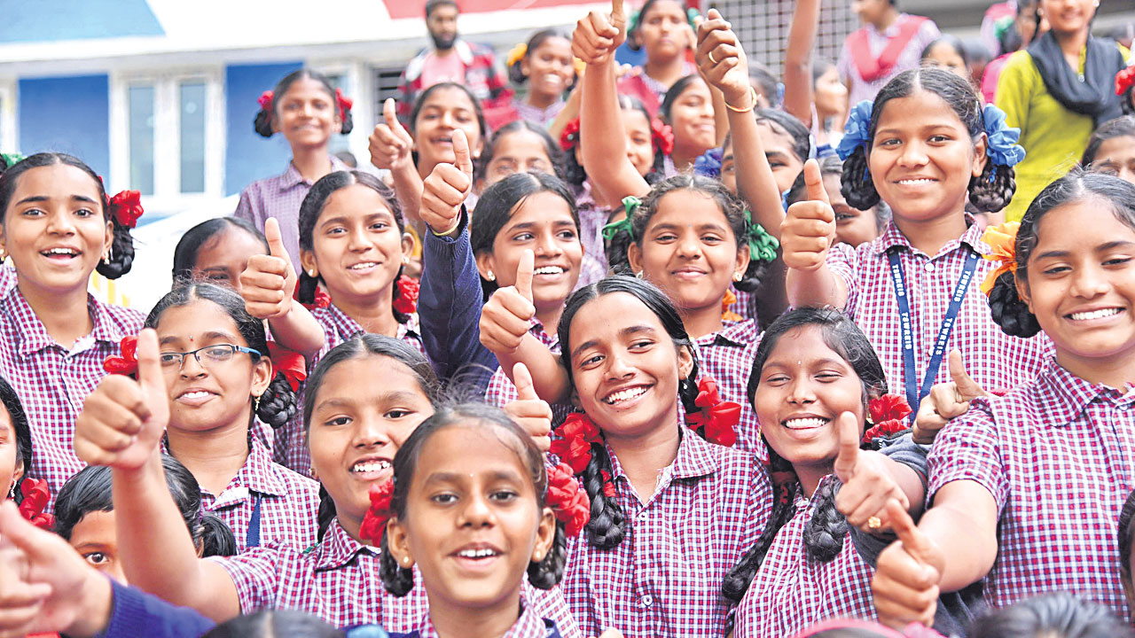 సకల వసతులతో సర్కార్‌ విద్య..