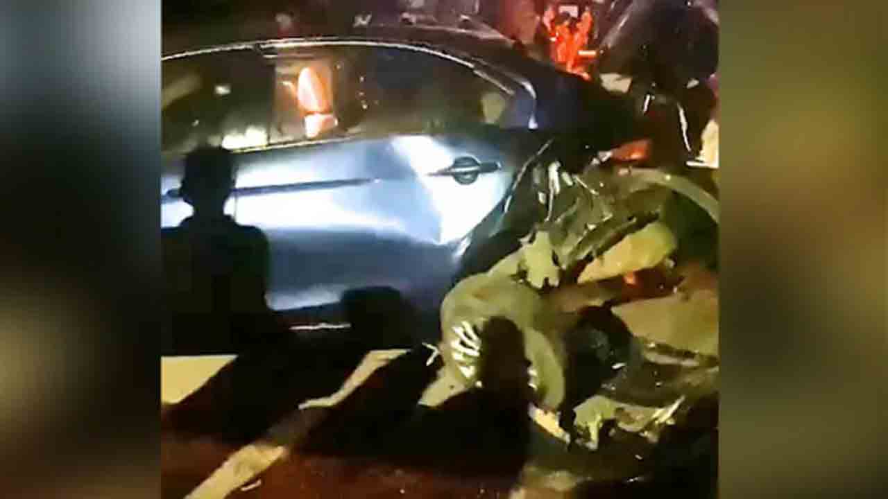 BMW Crashes | బీఎమ్డబ్ల్యూ కారు బీభత్సం.. నలుగురికి గాయాలు