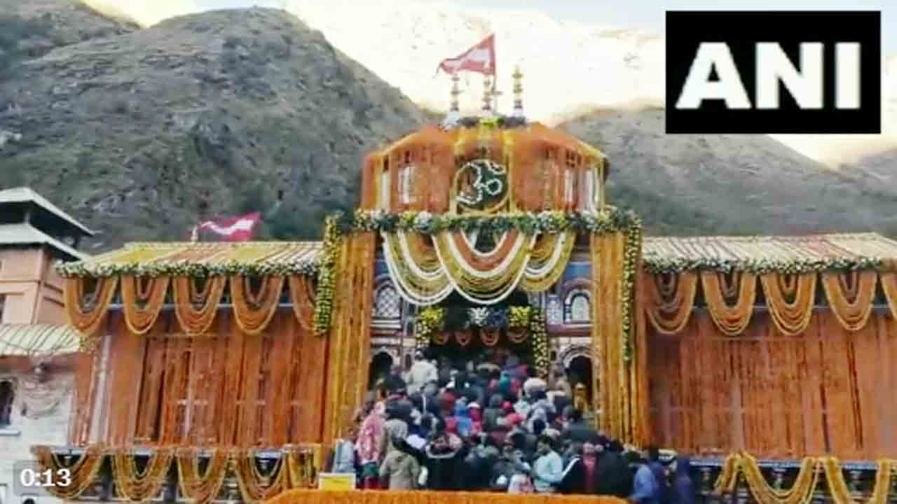 Badrinath temple | నేటి నుంచి బద్రీనాథ్‌ ఆలయం మూసివేత.. 15 క్వింటాళ్ల పూలతో ముస్తాబు