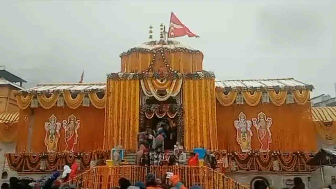 Temples | దీపావళి సందర్భంగా సర్వాంగసుందరంగా ముస్తాబైన ఆలయాలు.. Videos