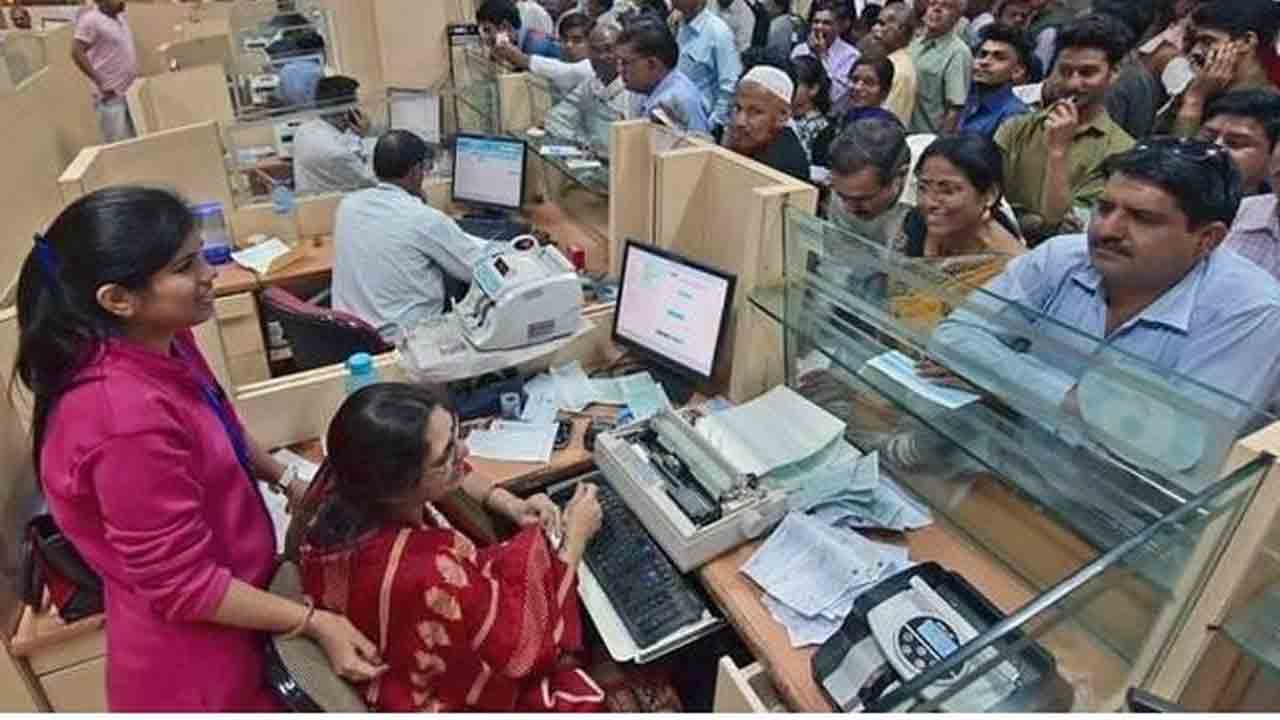 Bank Employes | పెరగనున్న బ్యాంకు ఉద్యోగుల వేతనాలు.. శనివారాలన్నీ సెలవే..!