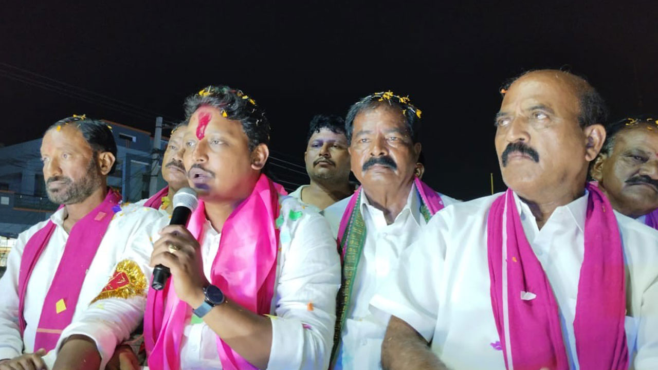 పని చేసే ప్రభుత్వానికి పట్టం కట్టాలి