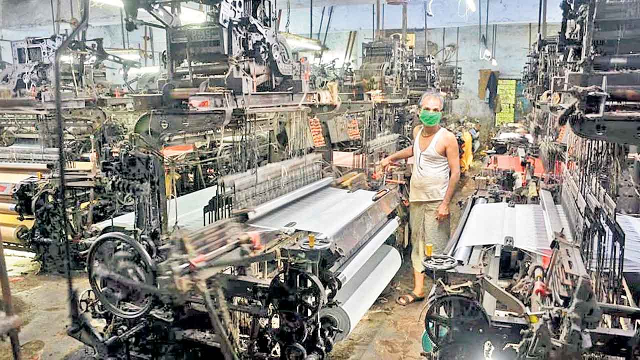 Power looms | భీవండిలో 20 రోజులు పవర్‌లూమ్స్‌ బంద్‌.. దీపావళి ముందు షాకింగ్‌ నిర్ణయం