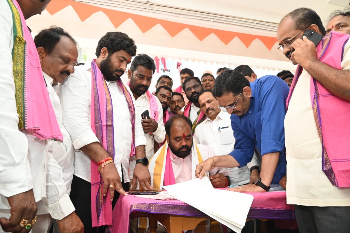 సూర్యాపేటలో నామినేషన్ వేసిన మంత్రి జగదీశ్ రెడ్డి.