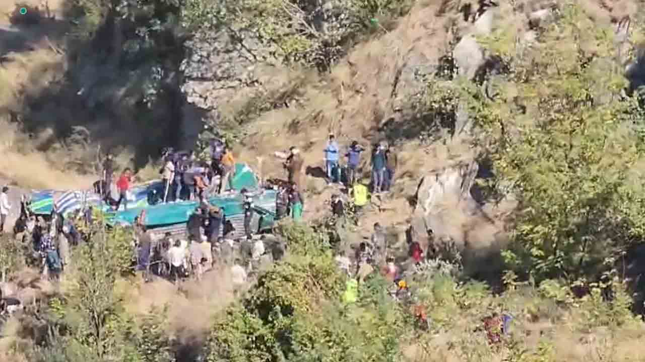 Bus Accident | ఘోర ప్రమాదం.. లోయలో పడిన బస్సు.. 30 మంది మృతి