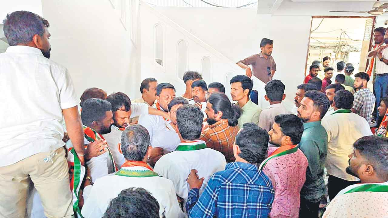 కాంగ్రెస్‌లో కుమ్ములాటలు