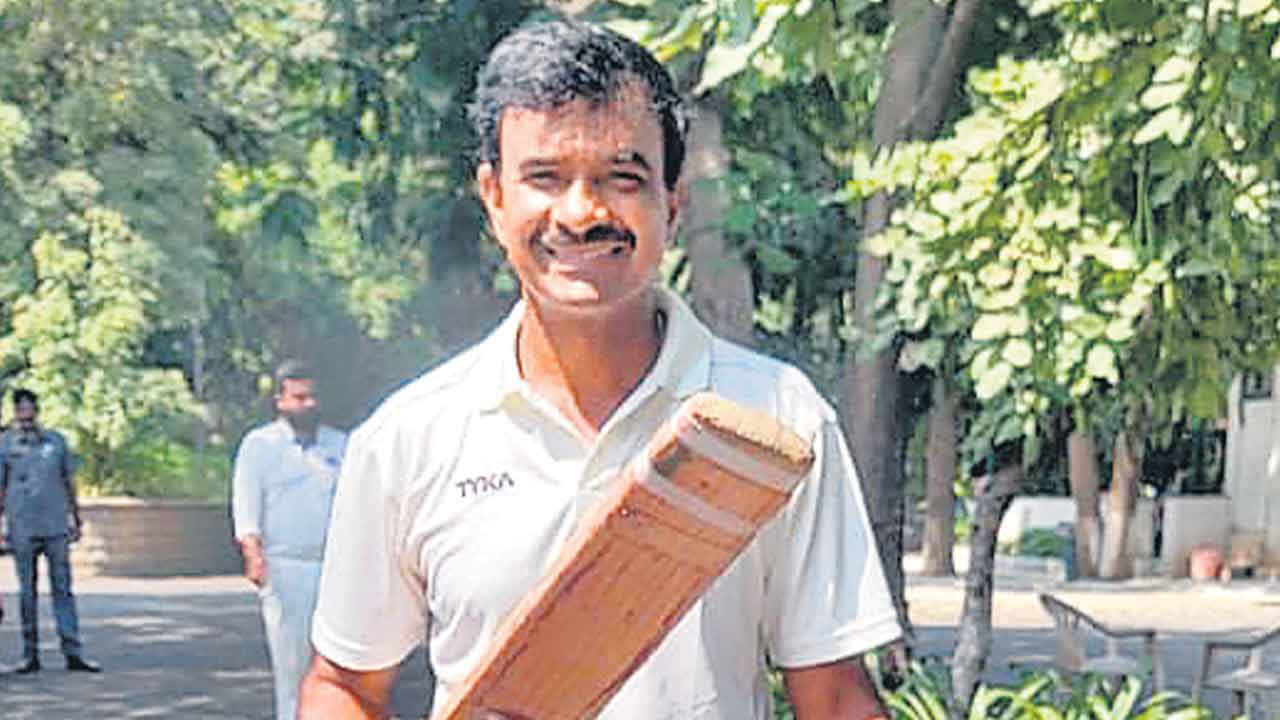 సీవీ ఆనంద్‌ సెంచరీ