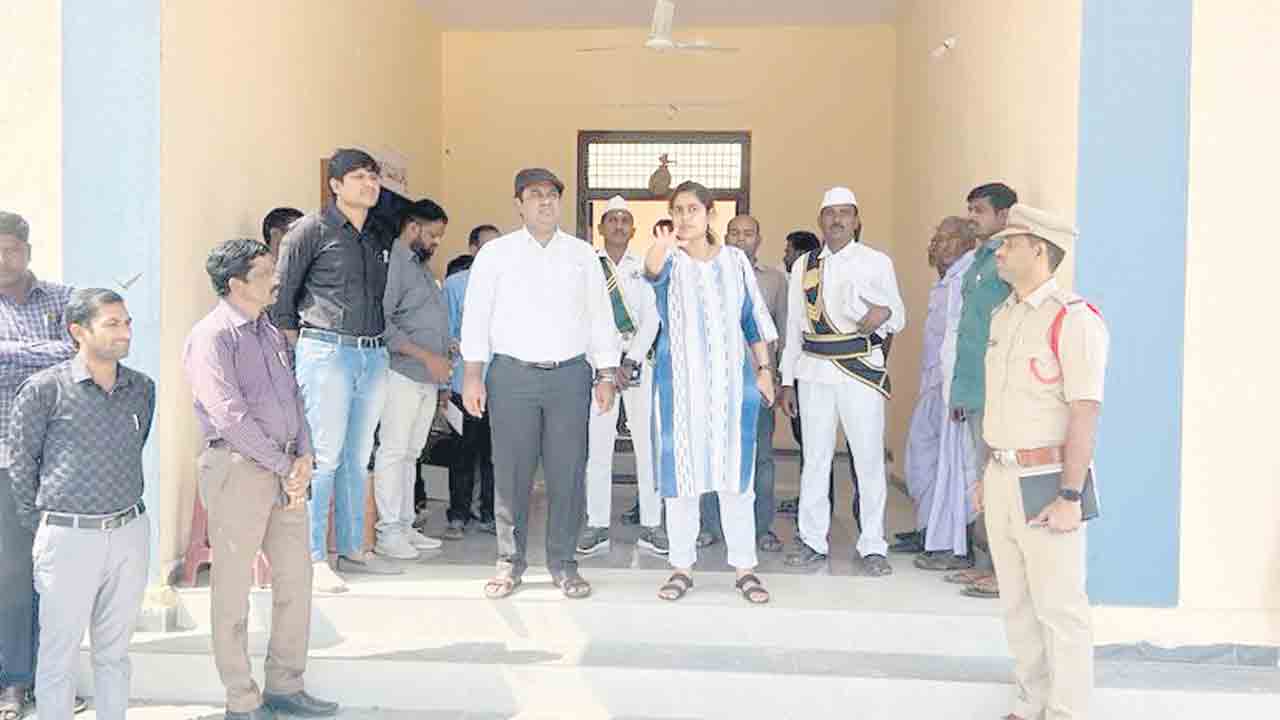 నామినేషన్ల స్వీకరణకు ఏర్పాట్లు పూర్తి