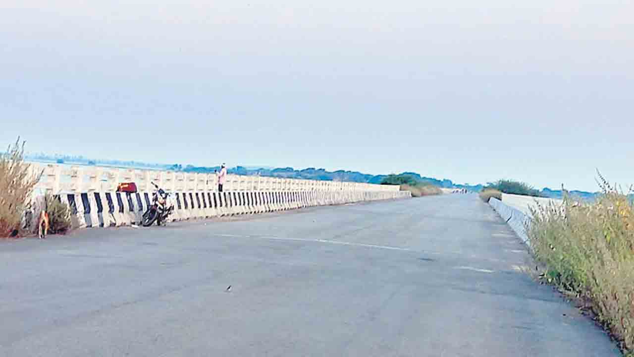 ప్రగతికి మోడల్‌ముథోల్‌ అభివృద్ధి పనులు..