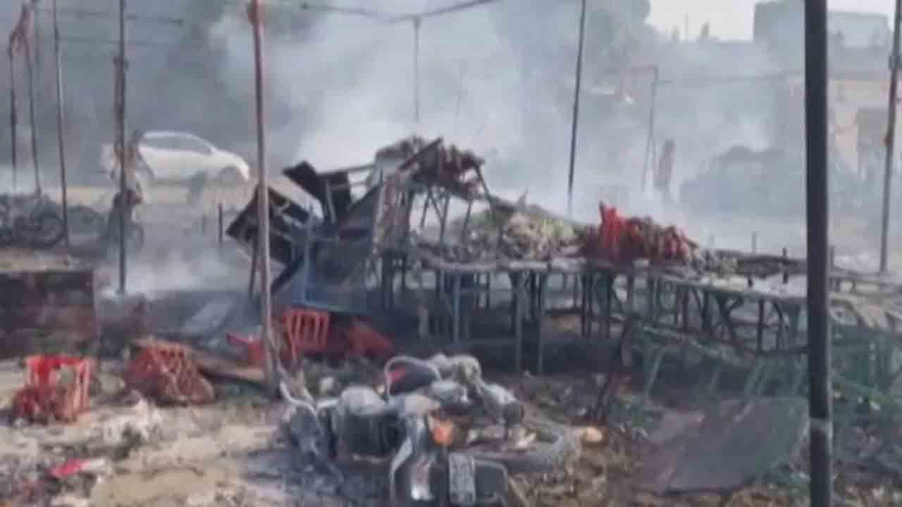 Crackers Shops Fire | పటాకుల షాపుల్లో మంటలు.. 9 మందికి గాయాలు-Namasthe ...