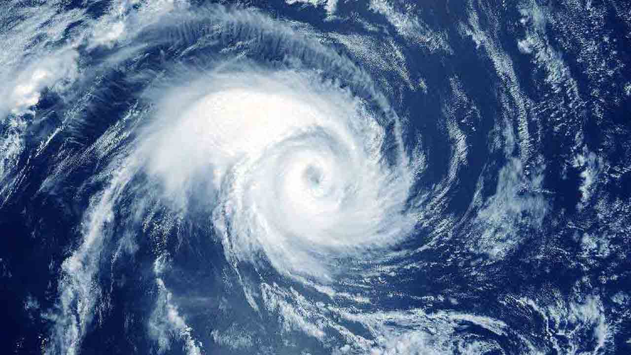 Rains | తీవ్ర వాయుగుండం ప్రభావంతో ఈ ప్రాంతాల్లో విస్తారంగా వర్షాలు