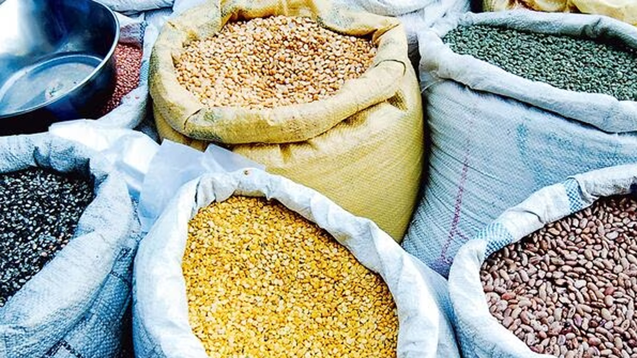 Stock limit | మినుములు, కందిపప్పుల నిల్వలపై కేంద్రం ఆంక్షలు..!