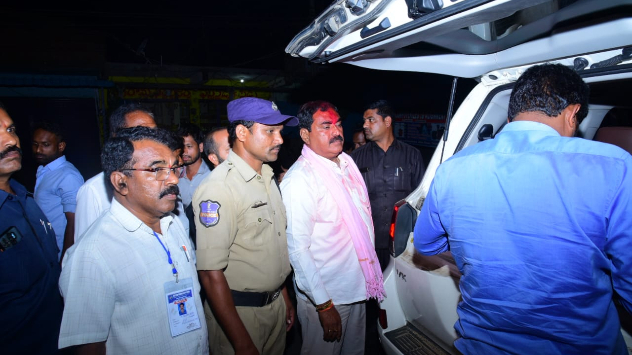 Election Code | మంత్రి కాన్వాయ్‌ని తనిఖీ చేసిన పోలీసులు