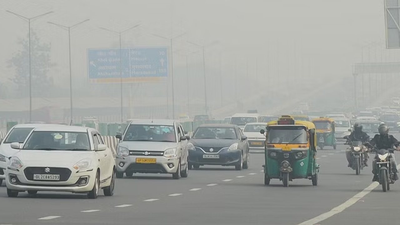Delhi Pollution | ఢిల్లీలో స్వల్పంగా మెరుగుపడిన గాలి నాణ్యత.. పలు ఆంక్షలు సడలింపు..!