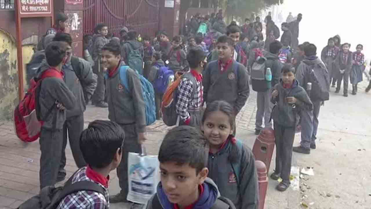 winter break for Delhi school | ఢిల్లీలో తీవ్ర వాయు కాలుష్యం.. పాఠశాలలకు శీతాకాల సెలవులు ప్రకటించిన ప్రభుత్వం