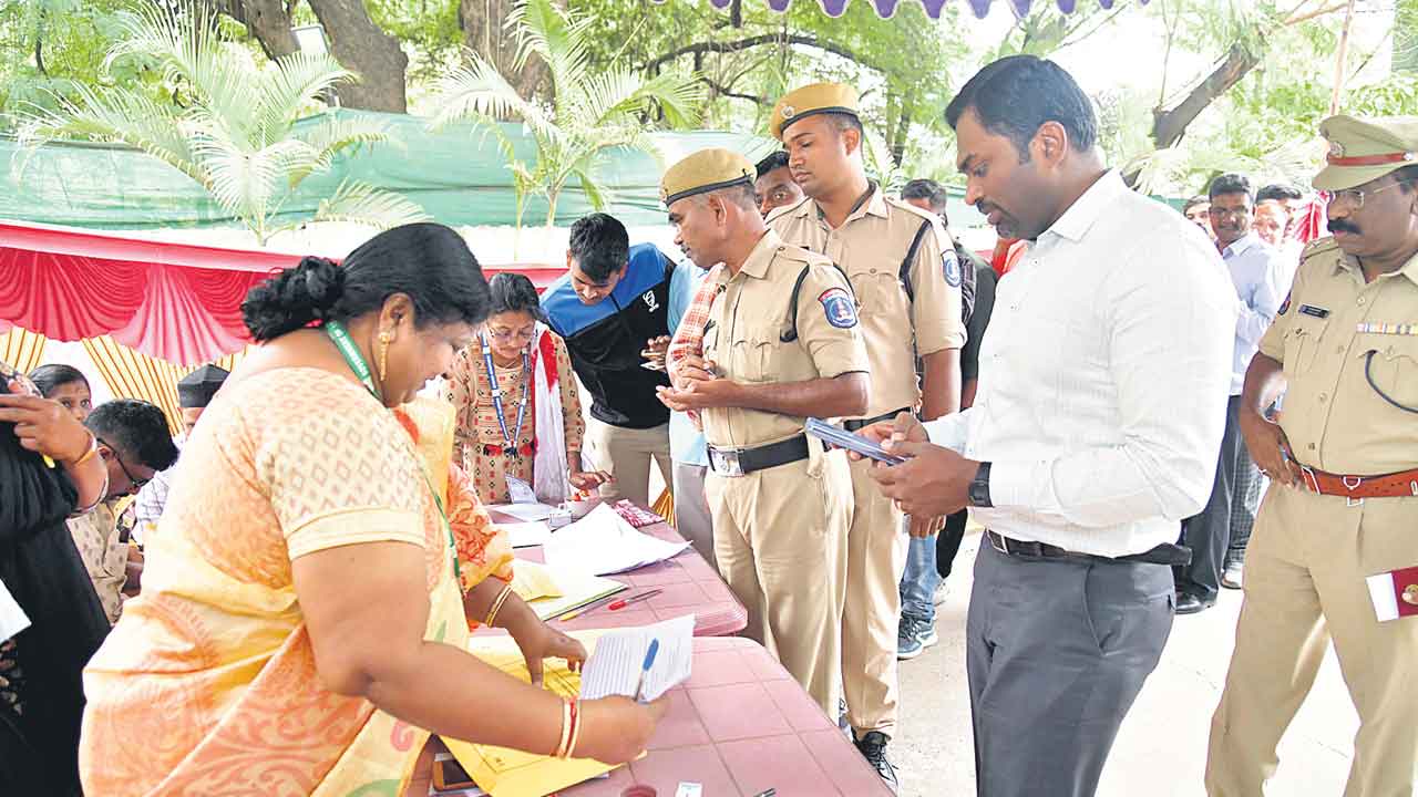 హోం ఓటింగ్‌@838 మంది