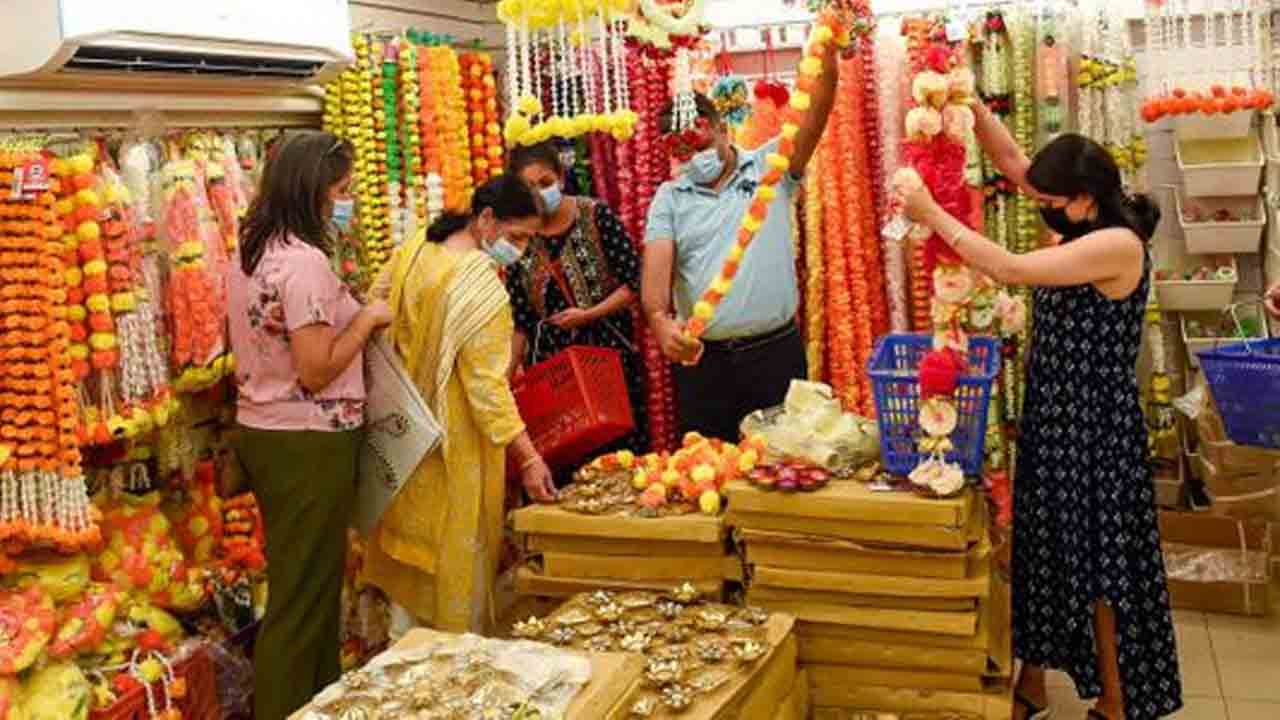 Diwali festival | దేశంలో దీపావళి సేల్స్‌ ఆక్షరాల నాలుగు లక్షల కోట్ల రూపాయలు.. టపాసుల ఖర్చు అదనం!!