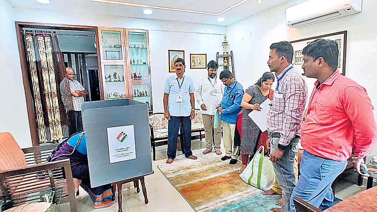 ఇంటి నుంచే ఓటింగ్‌ షురూ